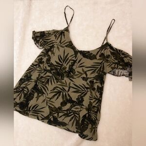 Old navy olive green top size Medium